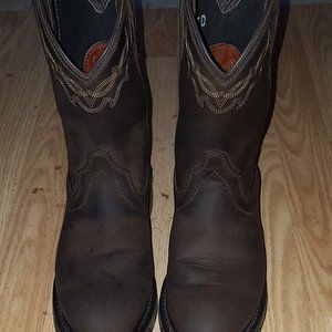 Ariat Youth Boots (Men's Size 7 Fits Women's 9 or Youth Boys)